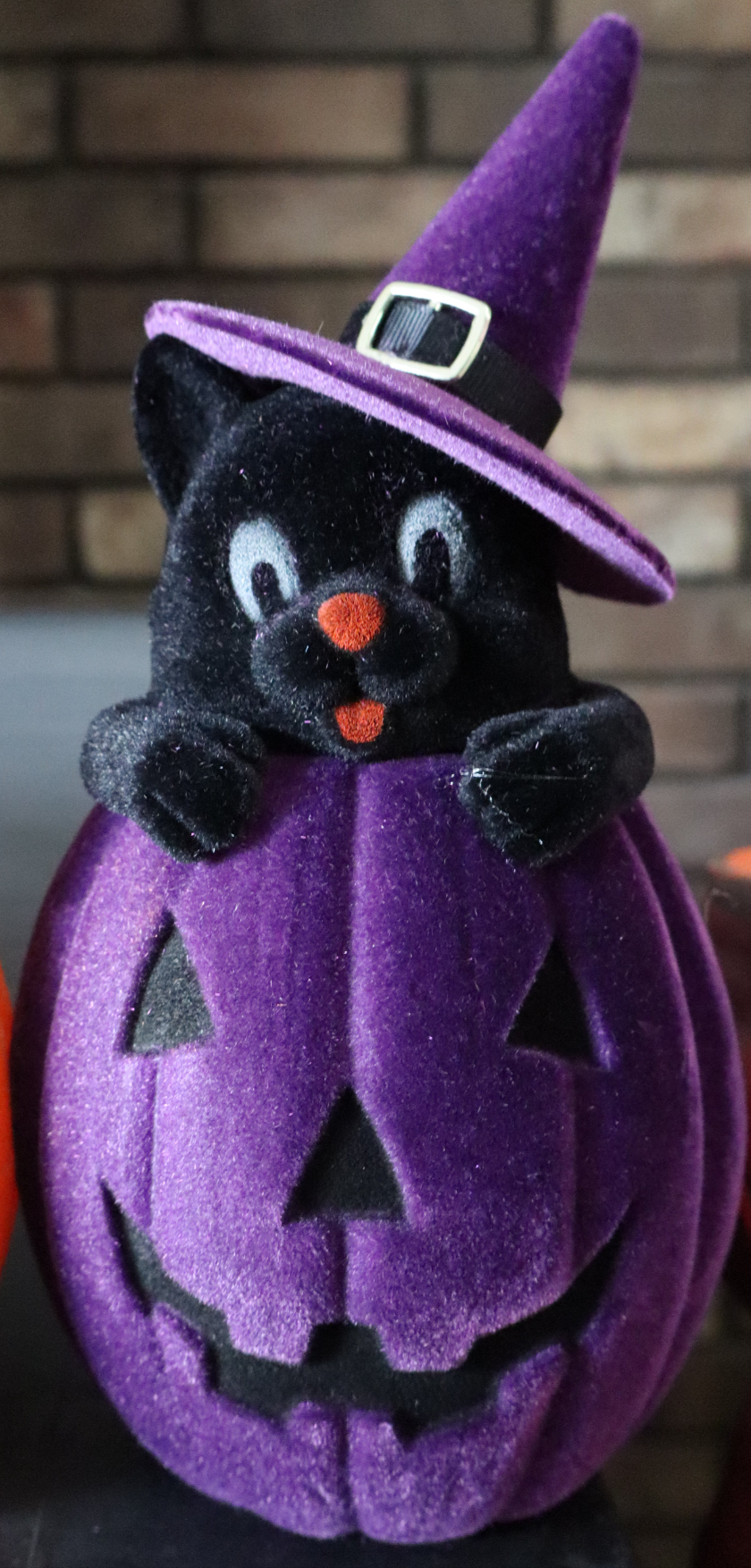 Flocked Cat in Pumpkin w/ Hat