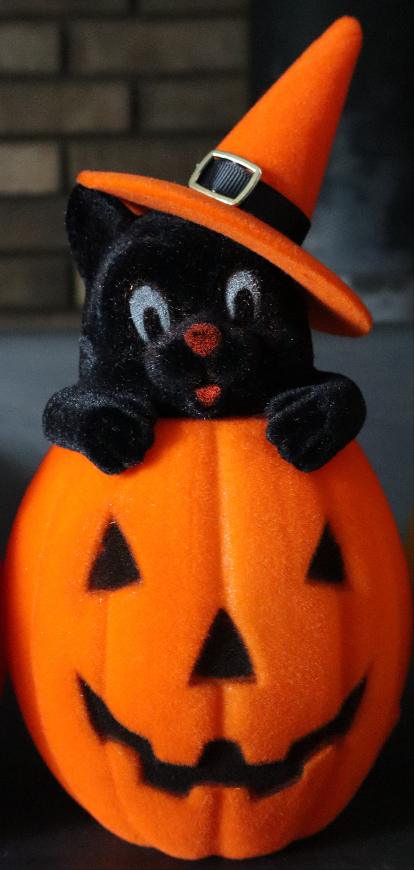 Flocked Cat in Pumpkin w/ Hat