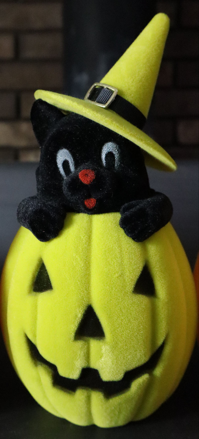 Flocked Cat in Pumpkin w/ Hat