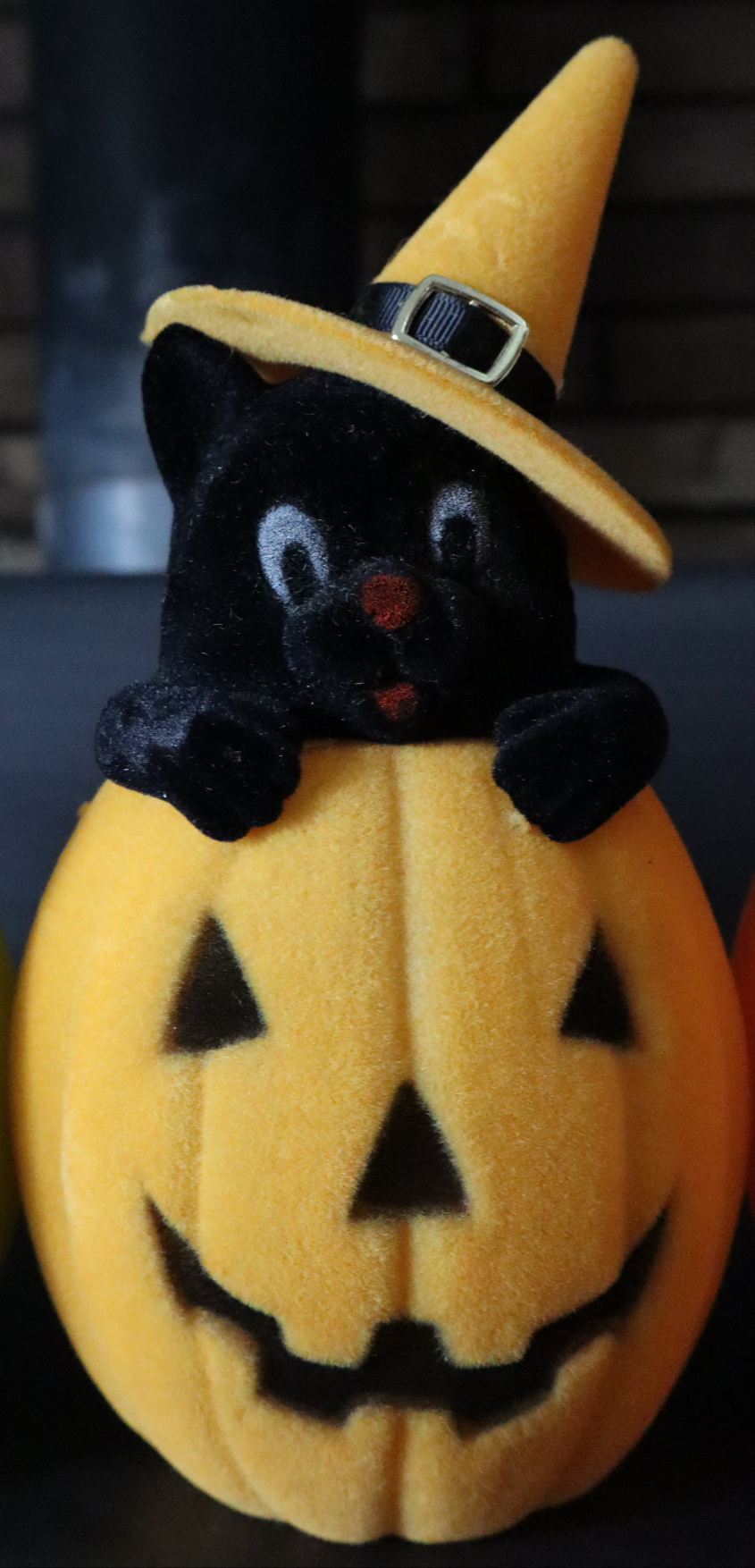 Flocked Cat in Pumpkin w/ Hat