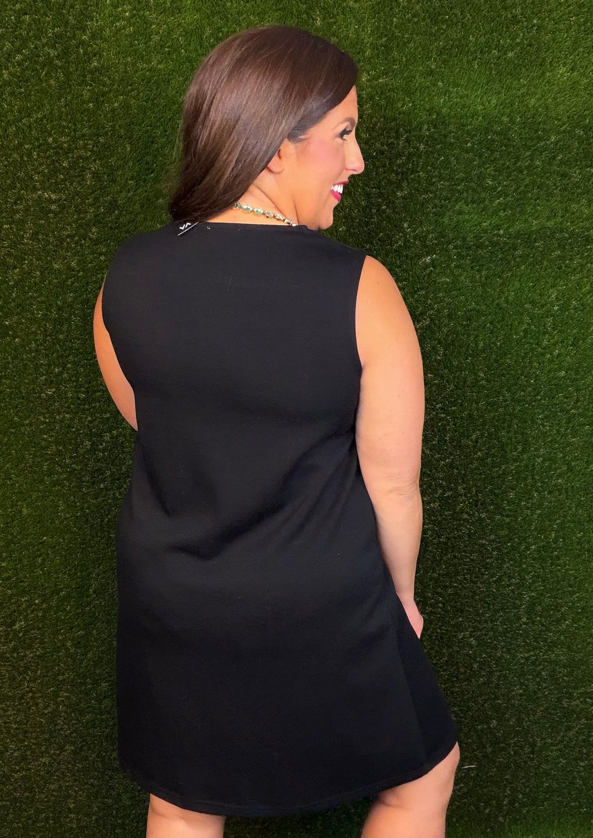 Sleeveless Round Neck Solid Shift Dress - Black