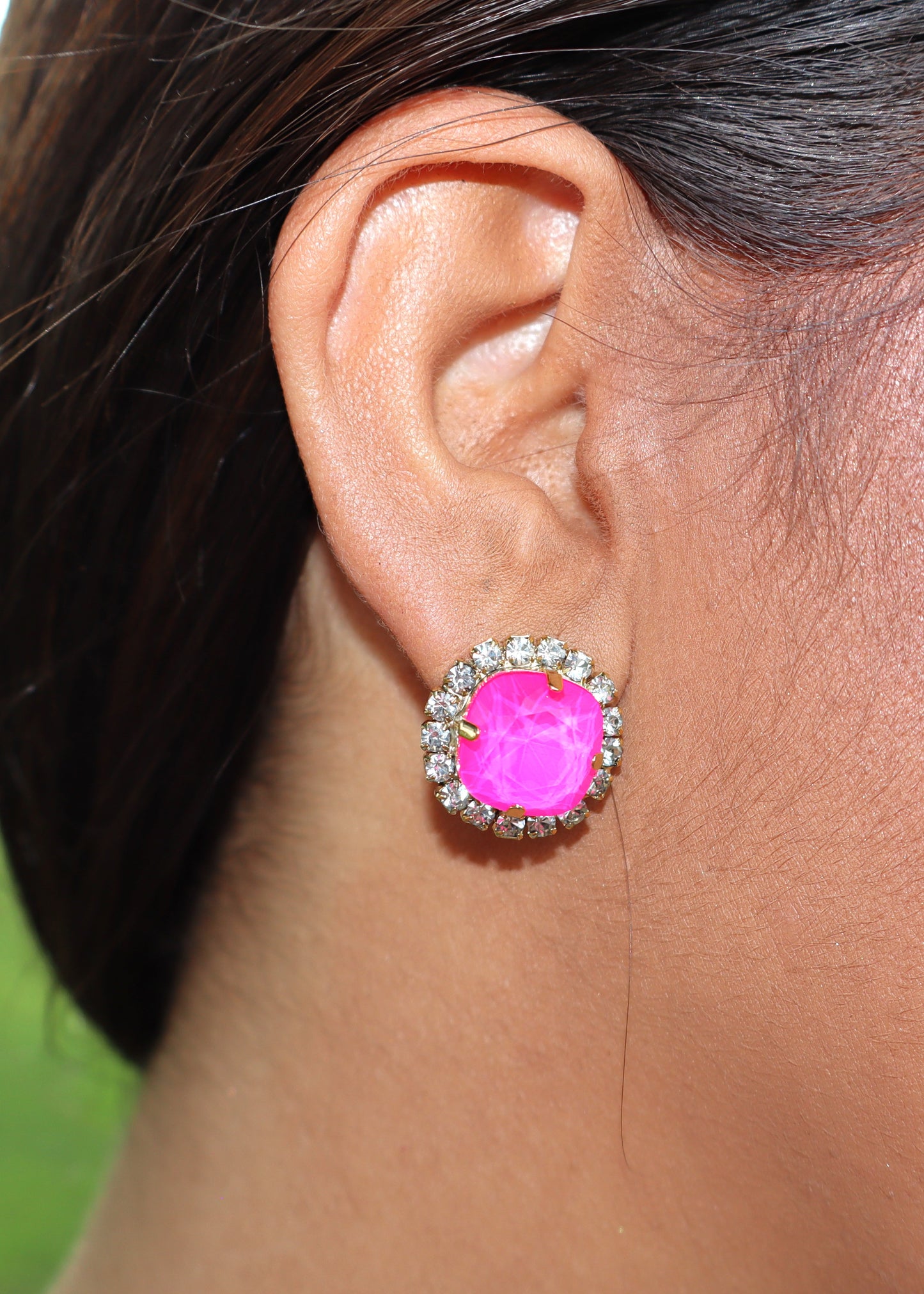 Mega Studs in POP Antique Gold - Neon Pink