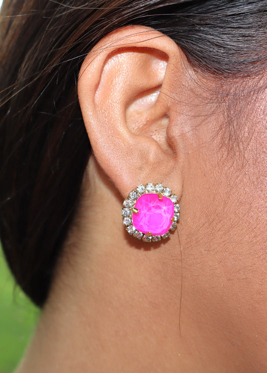 Mega Studs in POP Antique Gold - Neon Pink