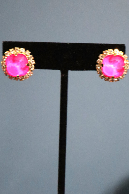 Mega Studs in POP Antique Gold - Neon Pink