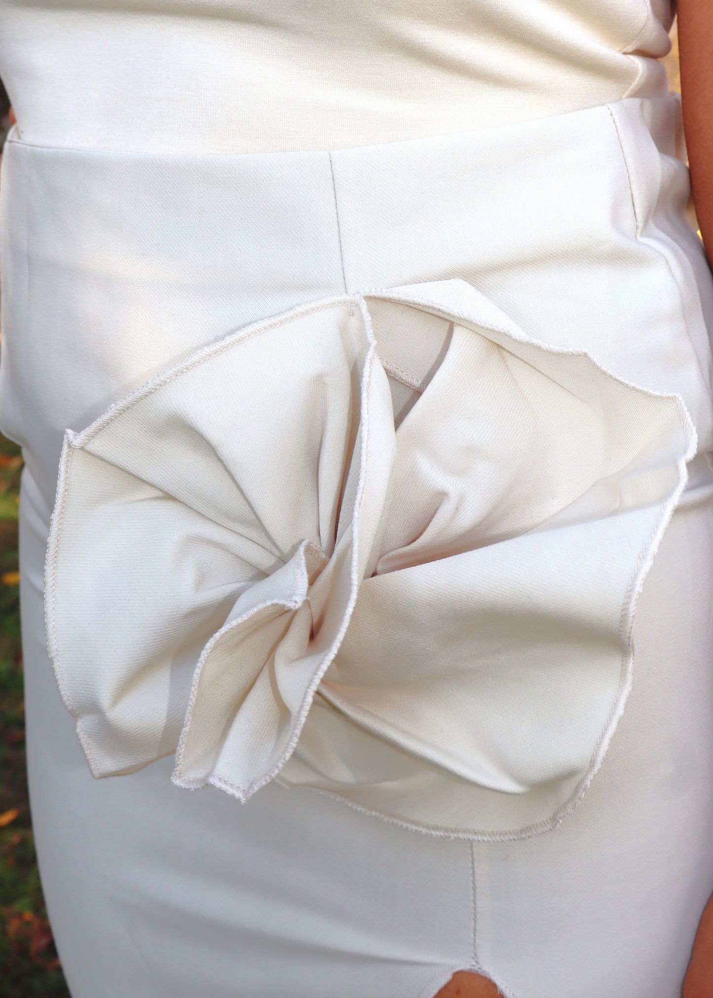 Show Them Leg Pencil Skirt - Ivory